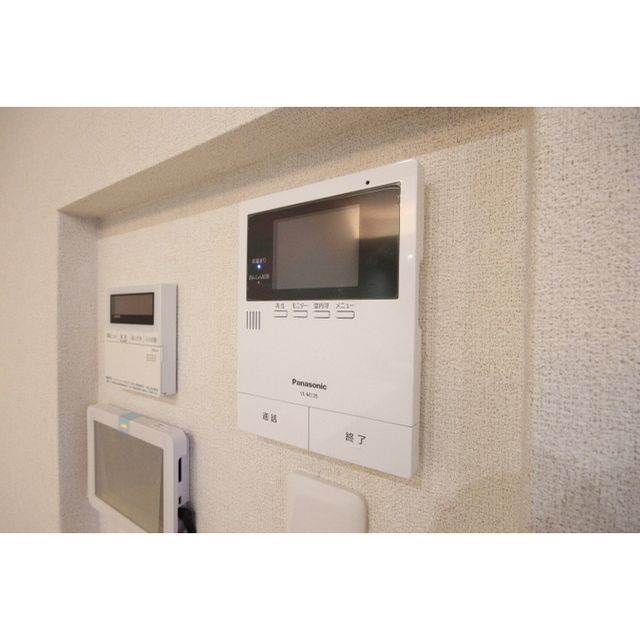 �y�Z�L�����e�B�z�@