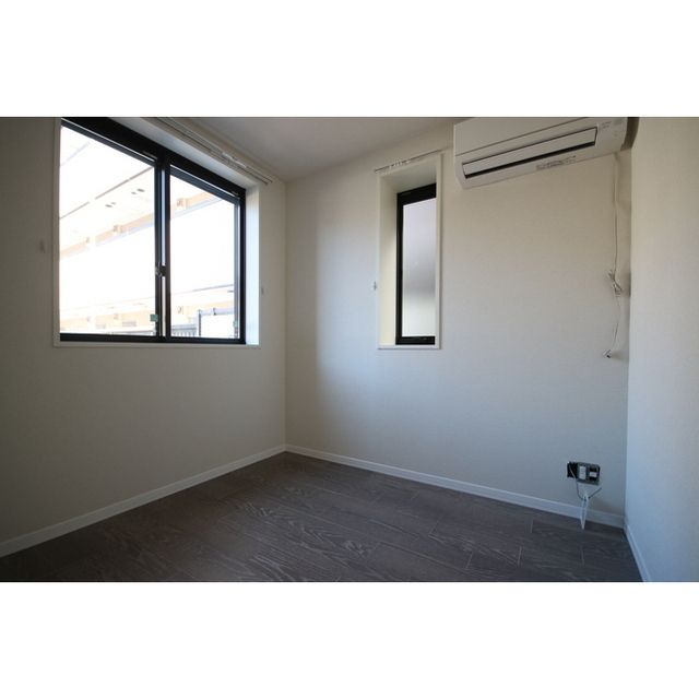 �y�����E���r���O�z�@���z���̂��ʐ^�ƂȂ�܂��B