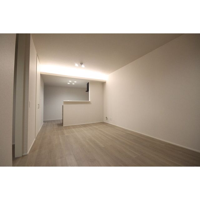 �y�����E���r���O�z�@