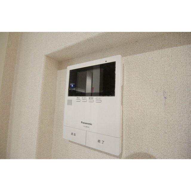 �y�Z�L�����e�B�z�@