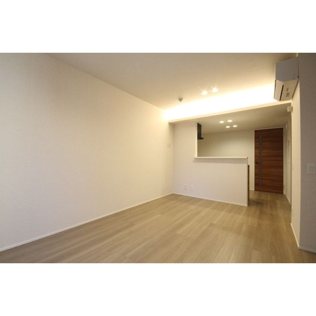 �y�����E���r���O�z�@