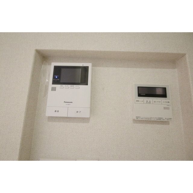 �y�Z�L�����e�B�z�@