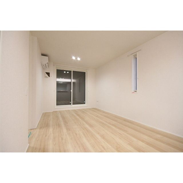 �y�����E���r���O�z�@