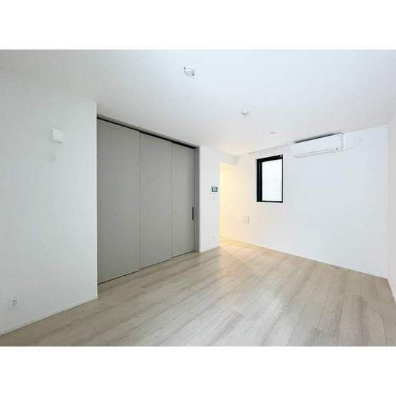 �y�����E���r���O�z�@