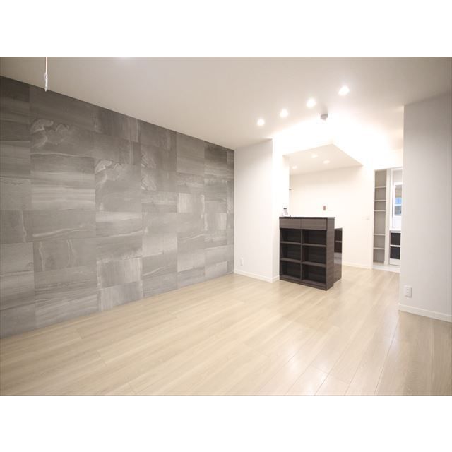 �y�����E���r���O�z�@14.4���̍L�����r���O�I