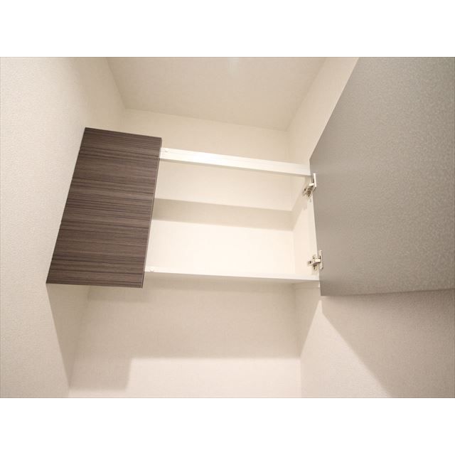 �y�g�C���z�@�g�C���㕔�ɕ֗��Ȏ��[��