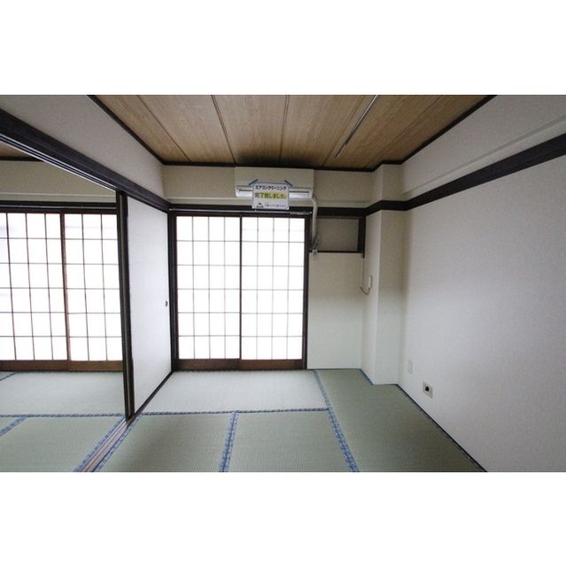 �y�����E���r���O�z�@