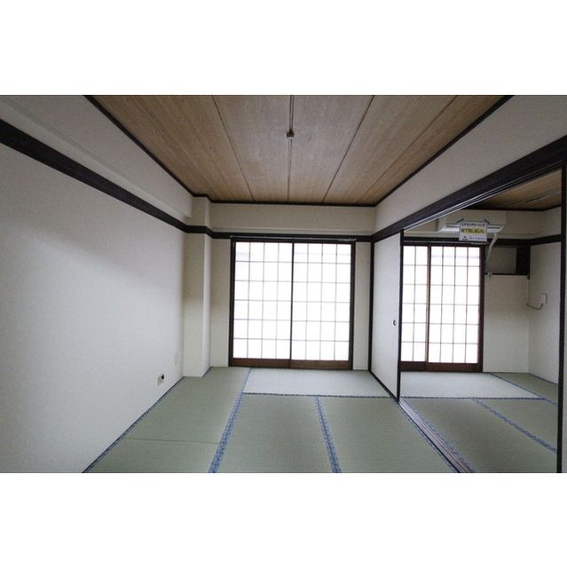 �y�����E���r���O�z�@