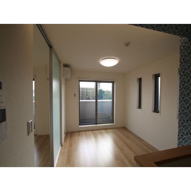 �y�����E���r���O�z�@