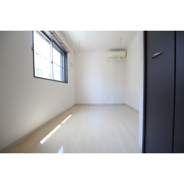 �y�����E���r���O�z�@