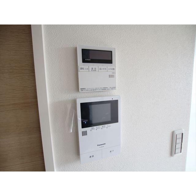 �y�Z�L�����e�B�z�@���j�^�[�t���C���^�[�z��