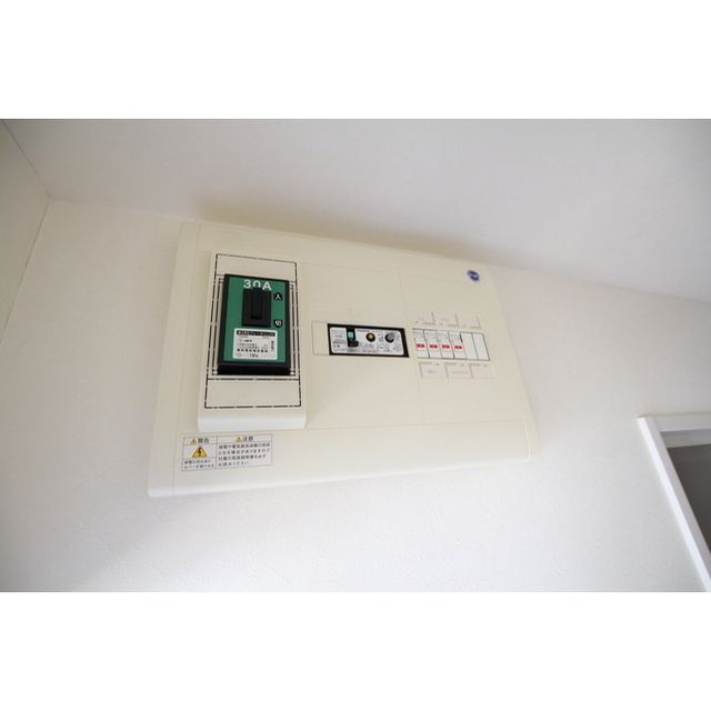 �y���̑��ݔ��z�@���d��30A