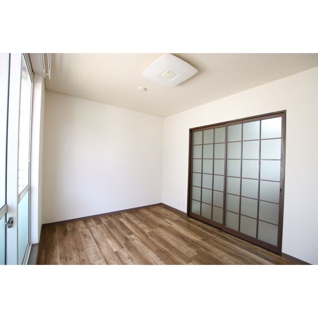 �y�����E���r���O�z�@6���̗m��