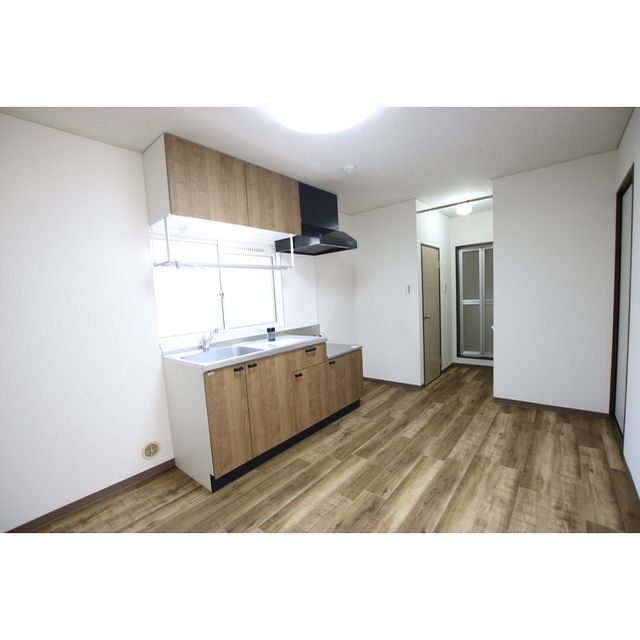 �y�����E���r���O�z�@