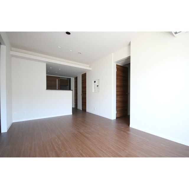 �y�����E���r���O�z�@���z���̂��ʐ^�ƂȂ�܂��B