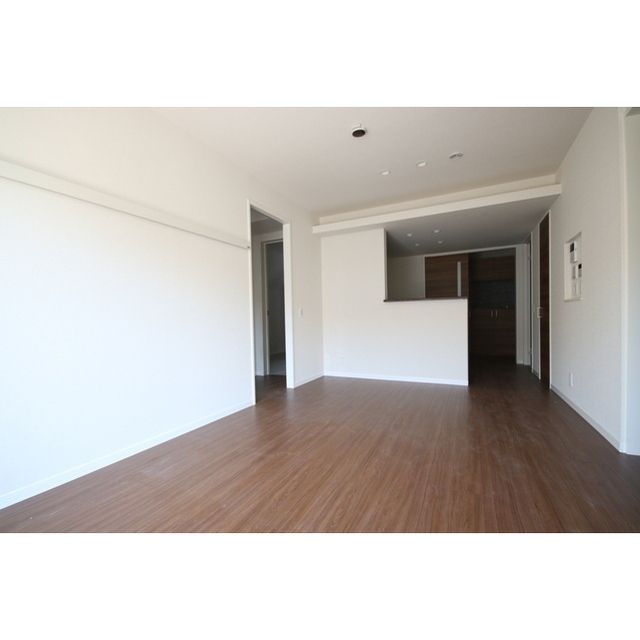 �y�����E���r���O�z�@���z���̂��ʐ^�ƂȂ�܂��B