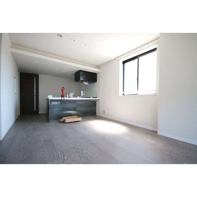 �y�����E���r���O�z�@���z���̂��ʐ^�ƂȂ�܂��B