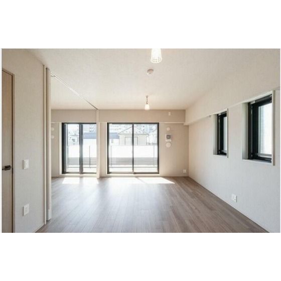 �y�����E���r���O�z�@