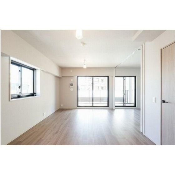 �y�����E���r���O�z�@