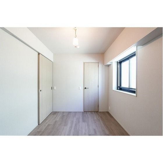 �y�����E���r���O�z�@