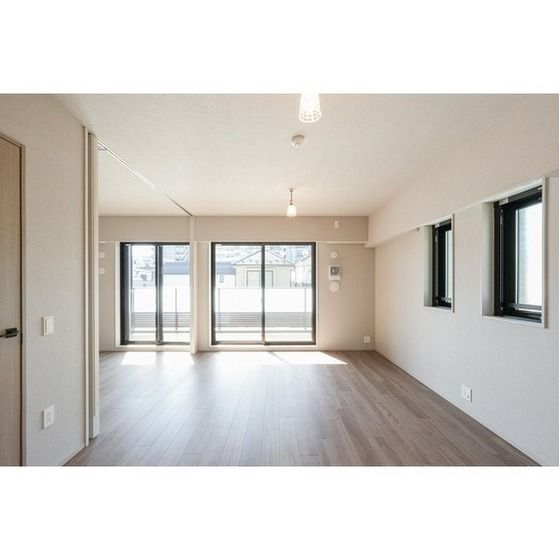 �y�����E���r���O�z�@