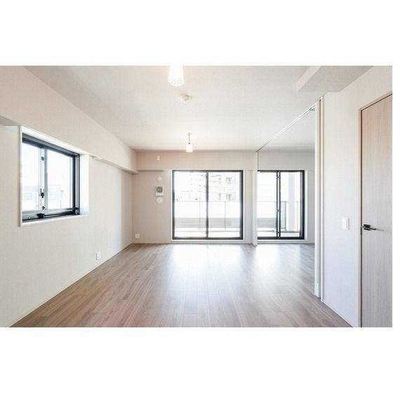 �y�����E���r���O�z�@