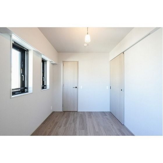 �y�����E���r���O�z�@