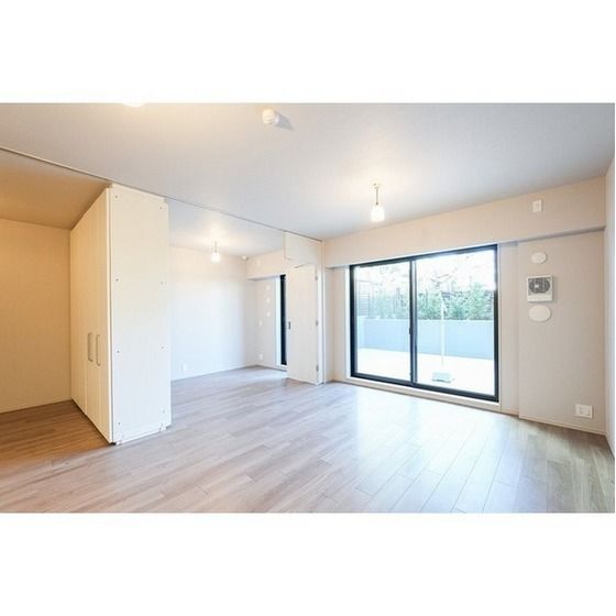 �y�����E���r���O�z�@