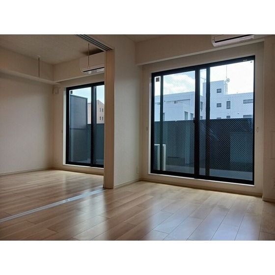 �y�����E���r���O�z�@