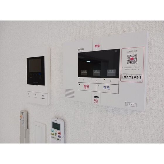 �y�Z�L�����e�B�z�@