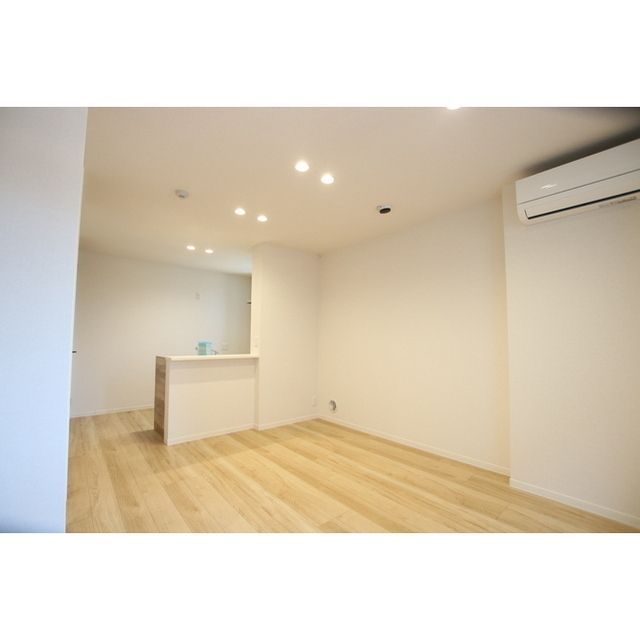 �y�����E���r���O�z�@