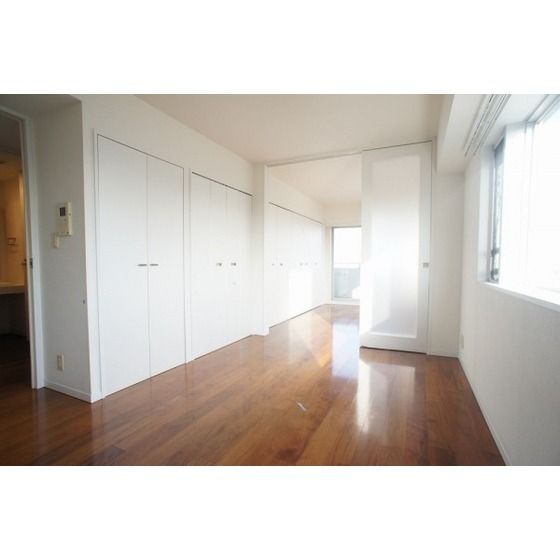 �y�����E���r���O�z�@