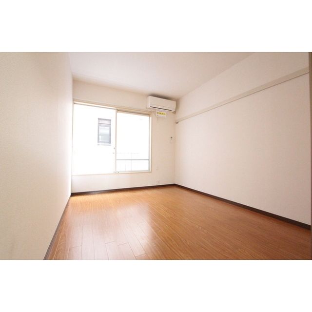 �y�����E���r���O�z�@