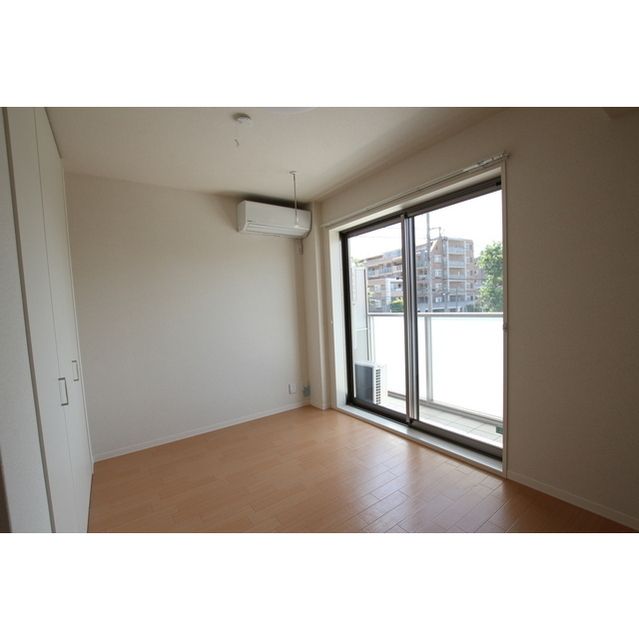 �y�����E���r���O�z�@