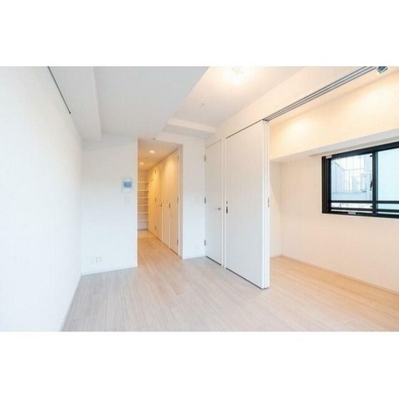 �y�����E���r���O�z�@