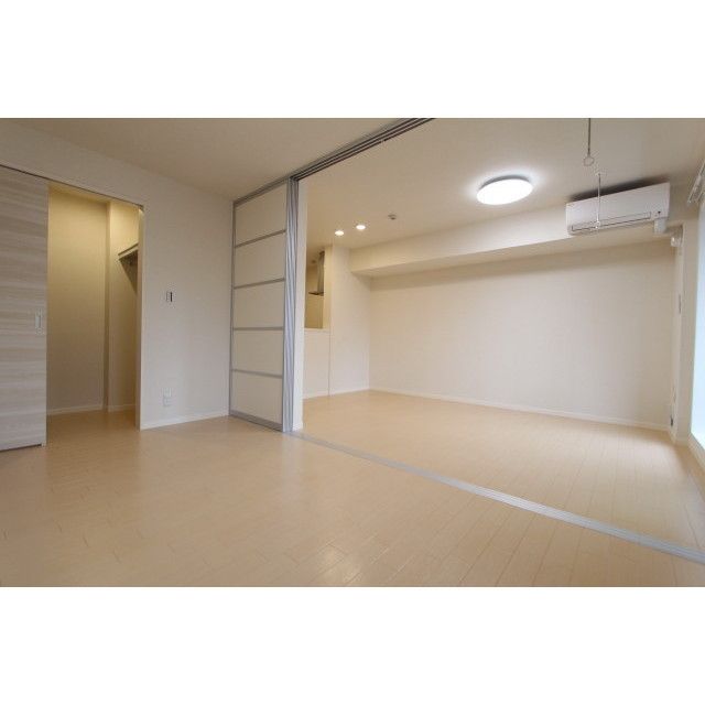 �y�����E���r���O�z�@