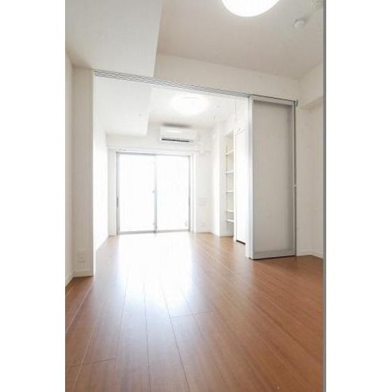 �y�����E���r���O�z�@