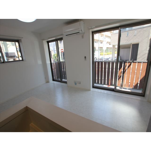 �y�����E���r���O�z�@