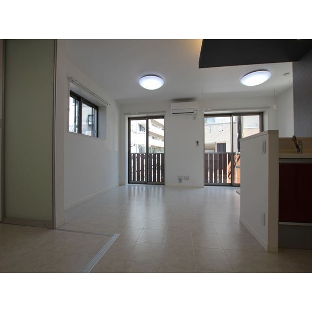 �y�����E���r���O�z�@