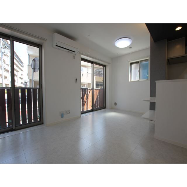 �y�����E���r���O�z�@