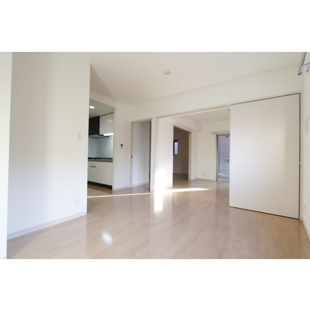 �y�����E���r���O�z�@