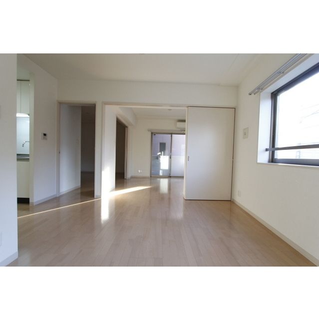 �y�����E���r���O�z�@