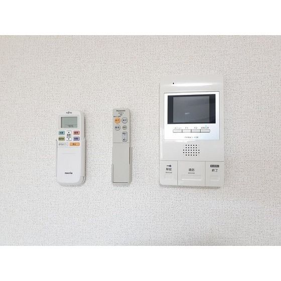 �y�Z�L�����e�B�z�@