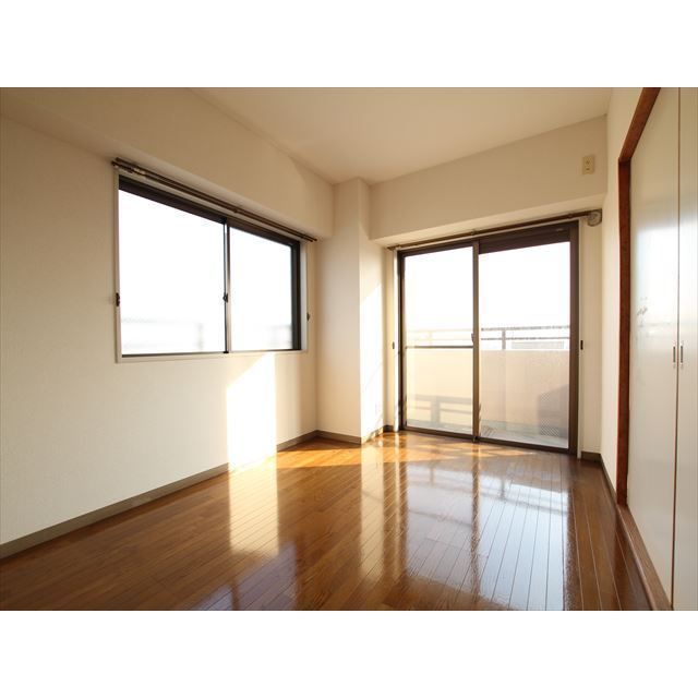 �y�����E���r���O�z�@