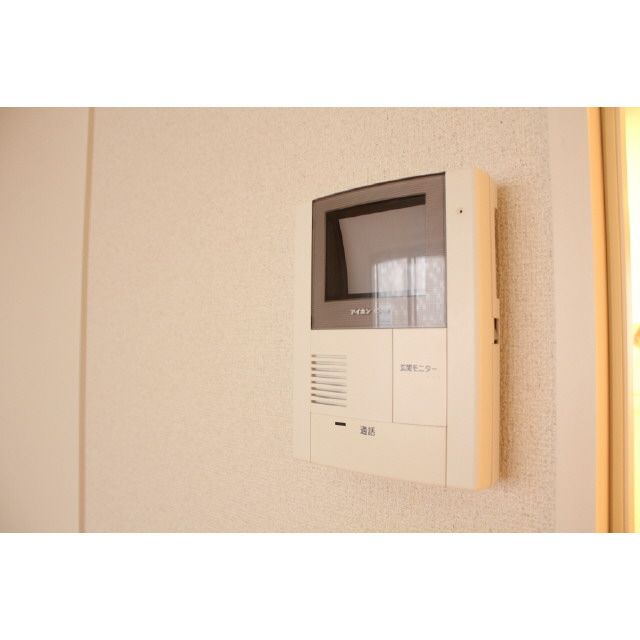 �y�Z�L�����e�B�z�@