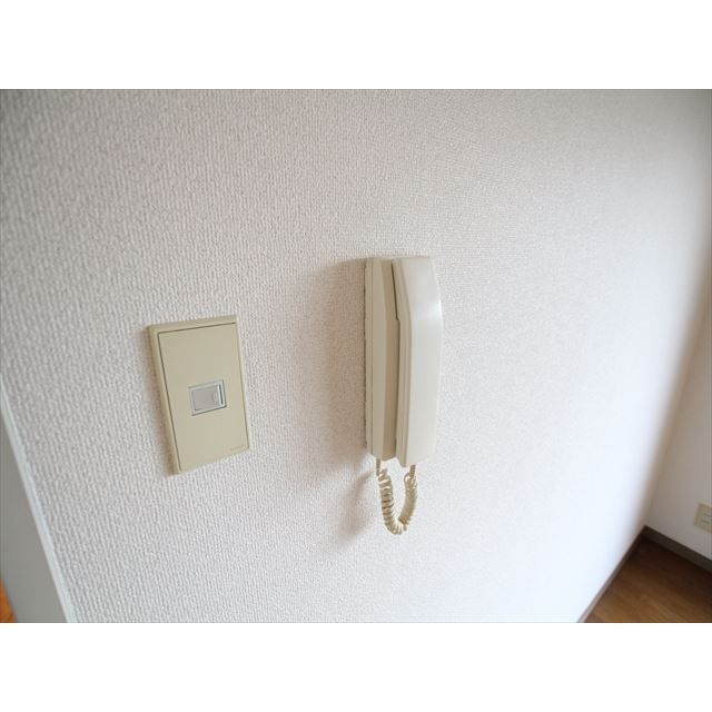 �y�Z�L�����e�B�z�@