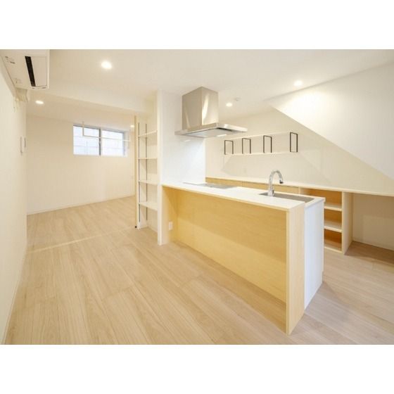 �y�����E���r���O�z�@