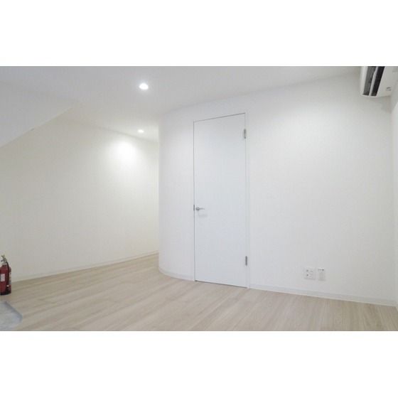 �y�����E���r���O�z�@