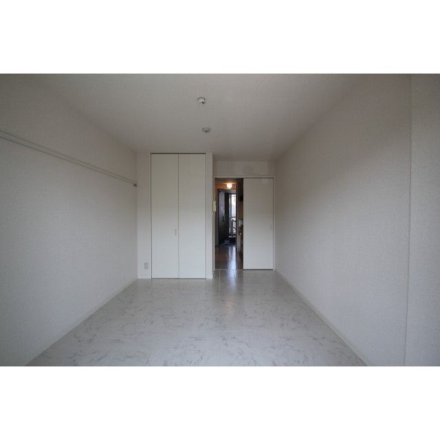 �y�����E���r���O�z�@