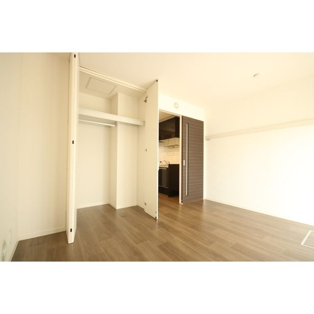 �y�����E���r���O�z�@